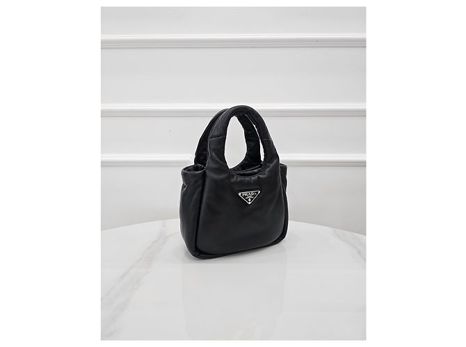 Prada Kleine Tasche aus weichem gestepptem Nappaleder - Ansicht 2