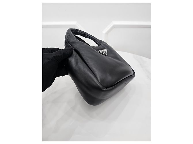 Prada Kleine Tasche aus weichem gestepptem Nappaleder - Ansicht 4