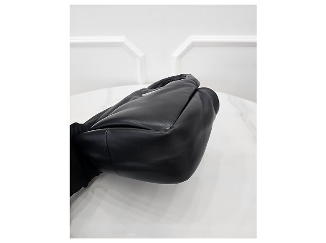 Prada Kleine Tasche aus weichem gestepptem Nappaleder - Ansicht 5