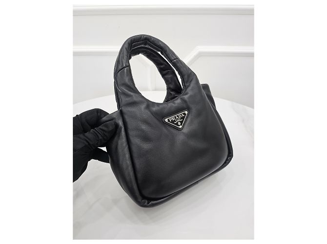 Prada Kleine Tasche aus weichem gestepptem Nappaleder - Ansicht 7