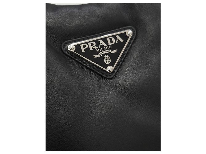 Prada Kleine Tasche aus weichem gestepptem Nappaleder - Ansicht 8