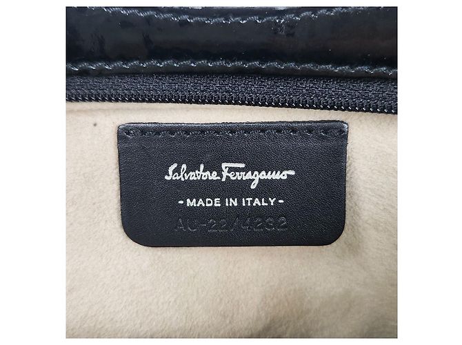 Salvatore Ferragamo Borsa a tracolla in vernice nera con fiocco - vista 13