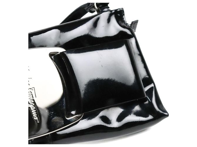 Salvatore Ferragamo Borsa a tracolla in vernice nera con fiocco - vista 8