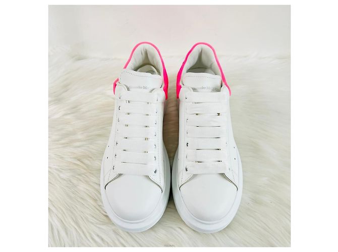 Alexander Mcqueen Sneakers rosa con suola oversized - vista 2
