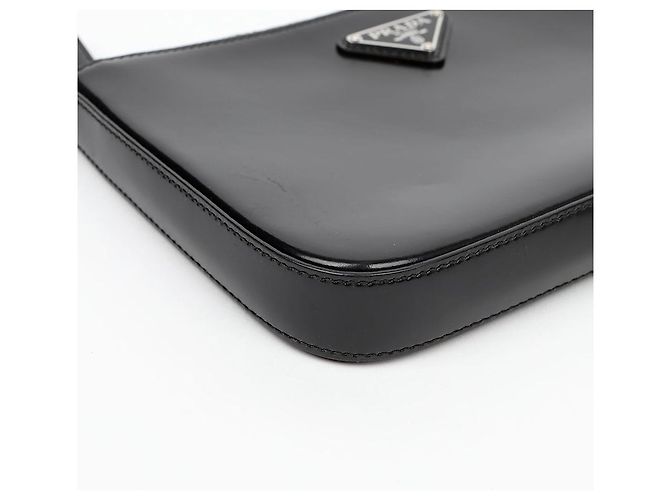 Prada Borsa a tracolla in pelle spazzolata con logo Triangle Nera - vista 7