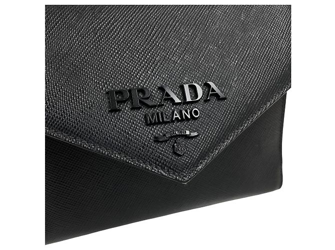 Prada Borsa a tracolla Monochrome in Saffiano nero con catena argentata - vista 6
