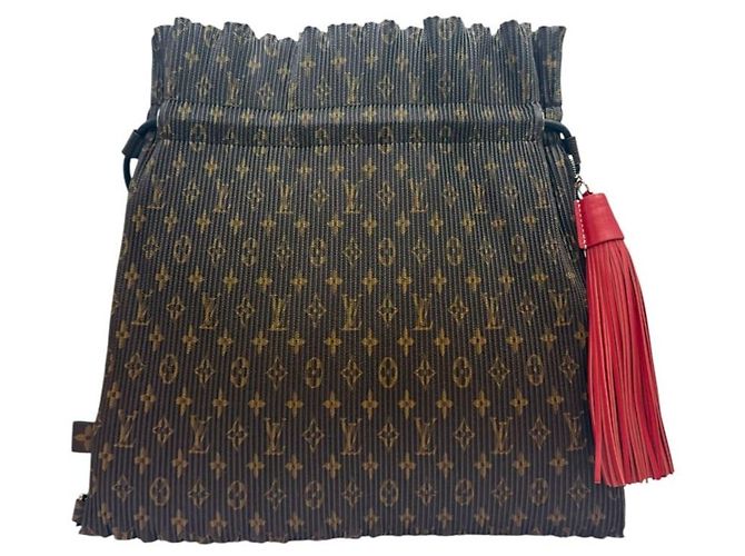 Louis Vuitton Borsa Explorer Plissettata Monogram MM - vista 4