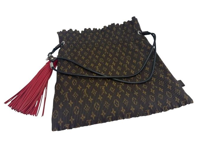 Louis Vuitton Borsa Explorer Plissettata Monogram MM - vista 5