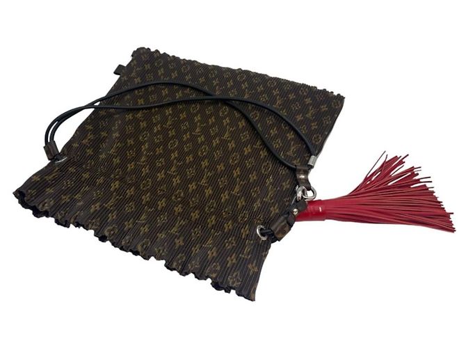 Louis Vuitton Borsa Explorer Plissettata Monogram MM - vista 6