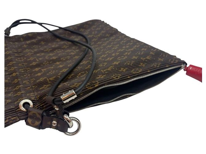 Louis Vuitton Borsa Explorer Plissettata Monogram MM - vista 8