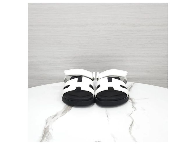 Hermès Sandali Slippers in Vitello White - vista 2