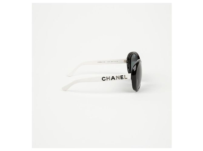 Occhiali da sole Chanel Logo marroni - vista 3