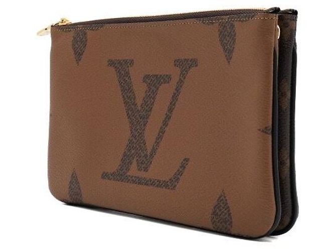 Louis Vuitton Borsa a tracolla Pochette Double Zip in Monogram Giant Reverse Canvas - vista 3