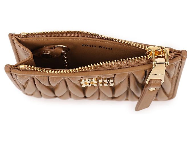 Tarjetero Miu Miu de piel caramel - vista 7