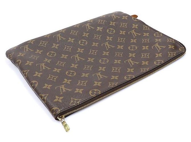 Louis Vuitton Monogram Canvas Etui Voyage MM Clutch - vista 3
