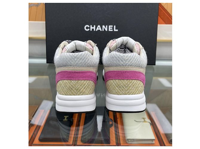 Sneakers Chanel in tweed e camoscio marrone - vista 6