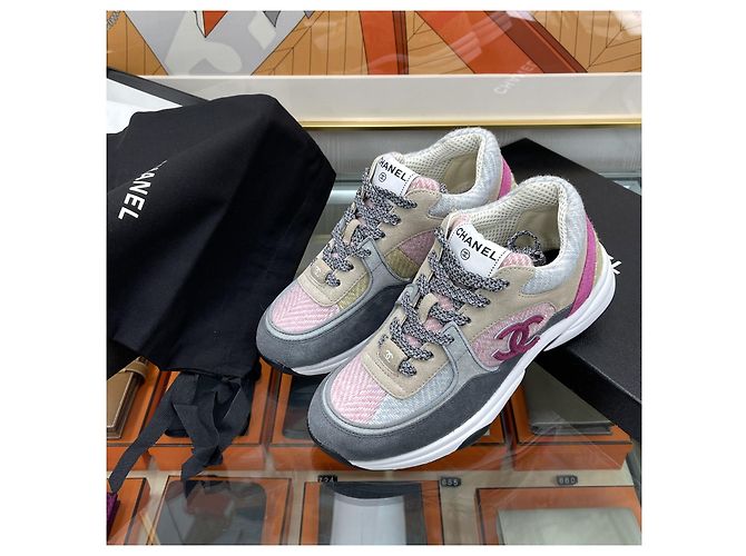 Sneakers Chanel in tweed e camoscio marrone - vista 7