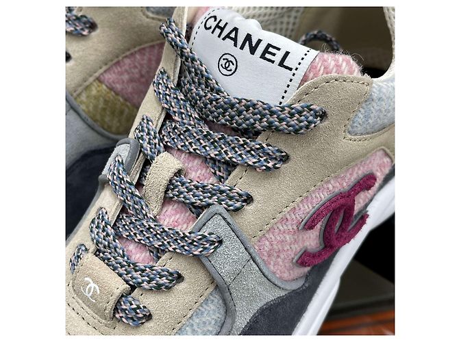 Sneakers Chanel in tweed e camoscio marrone - vista 8