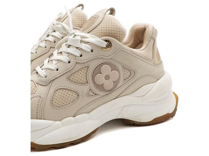 Louis Vuitton Sneakers Run Monogram Donna Beige - vista 7