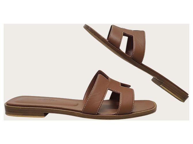 Hermès Sandali Oran da donna in vitello dorato con logo - vista 5