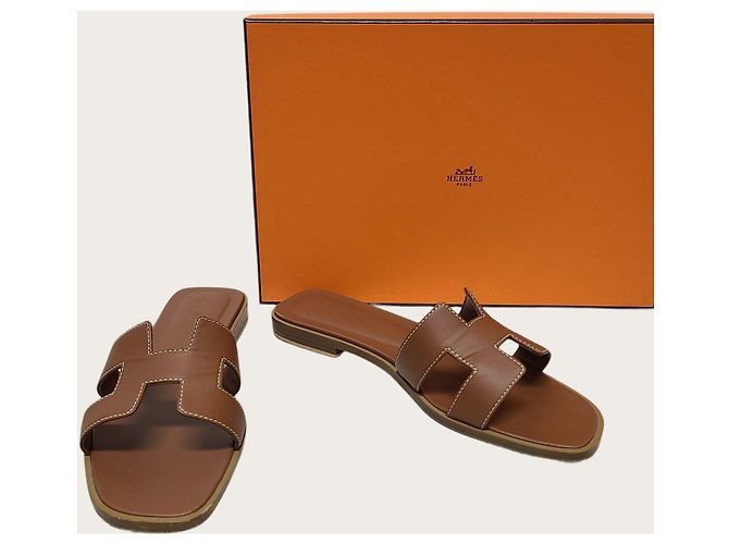 Hermès Sandali Oran da donna in vitello dorato con logo - vista 8