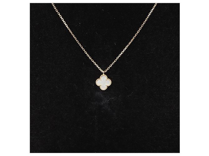 Van Cleef & Arpels Collana con pendente Alhambra Oro Giallo Madreperla - vista 3