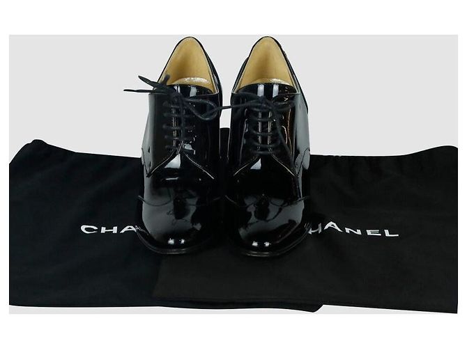 Chanel Tacchi con lacci in pelle verniciata - vista 7