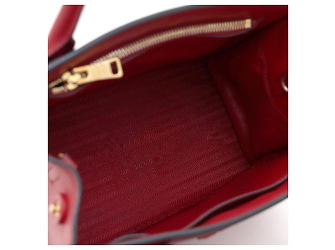 Prada Borsa Tote e borsa a tracolla monocromatica in Saffiano rossa - vista 8