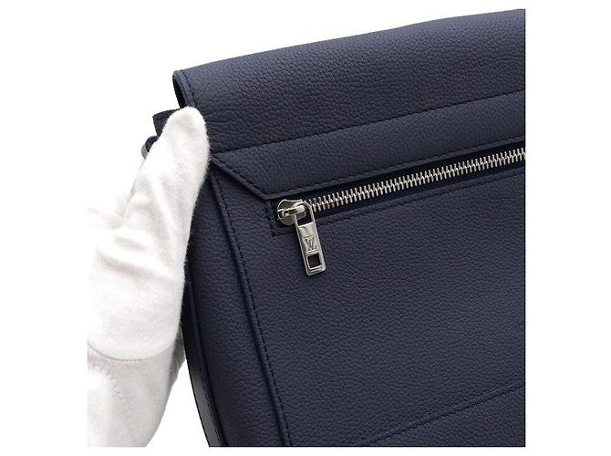 Louis Vuitton Borsa a tracolla Aero Messenger - vista 11