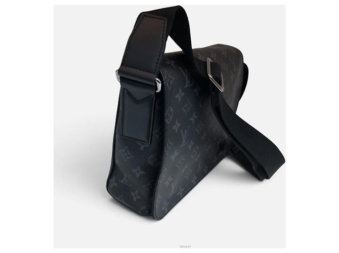 Louis Vuitton Borsa a tracolla Eclipse District PM - vista 3
