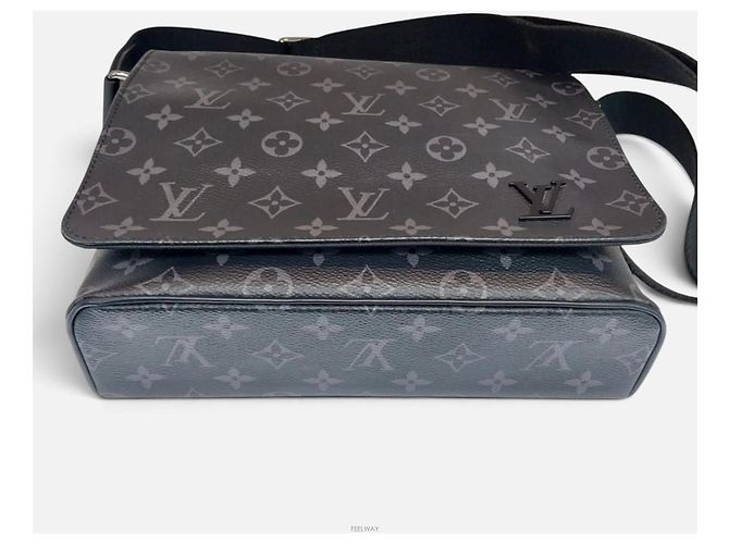 Louis Vuitton Borsa a tracolla Eclipse District PM - vista 4