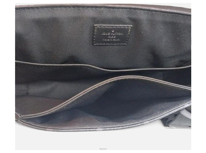 Louis Vuitton Borsa a tracolla Eclipse District PM - vista 5