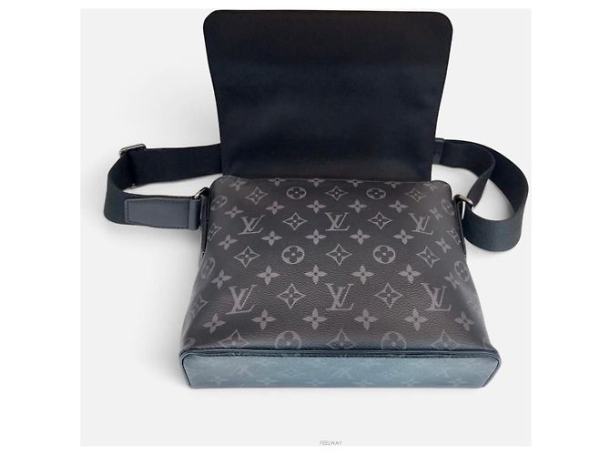 Louis Vuitton Borsa a tracolla Eclipse District PM - vista 6