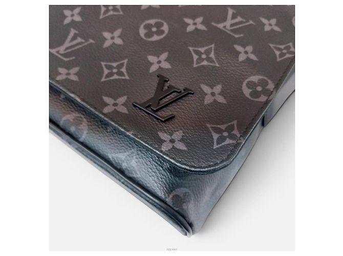 Louis Vuitton Borsa a tracolla Eclipse District PM - vista 7