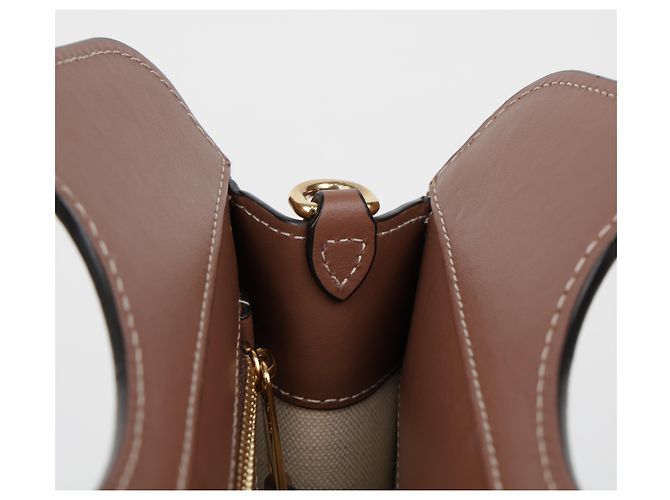 Burberry Mini-Canvas-Ledertote aus zwei Farben - Ansicht 13
