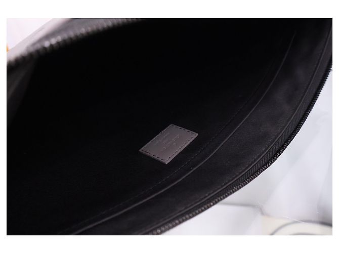 Louis Vuitton Clutch Monogram Shadow Discovery Pochette GM - vista 11