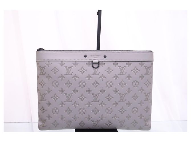 Louis Vuitton Clutch Monogram Shadow Discovery Pochette GM - vista 2