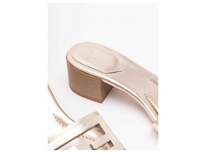 Fendi Baguette Leder-Slipper mit mittlerem Absatz - Ansicht 8