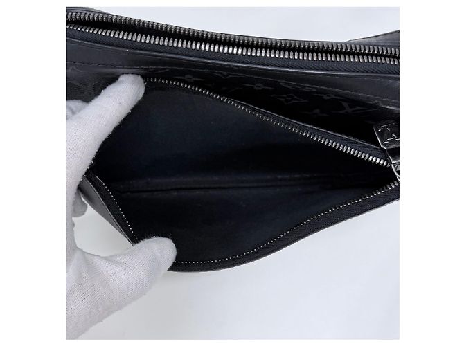 Louis Vuitton Borsa a tracolla Eclipse Trio Monogram Messenger - vista 5