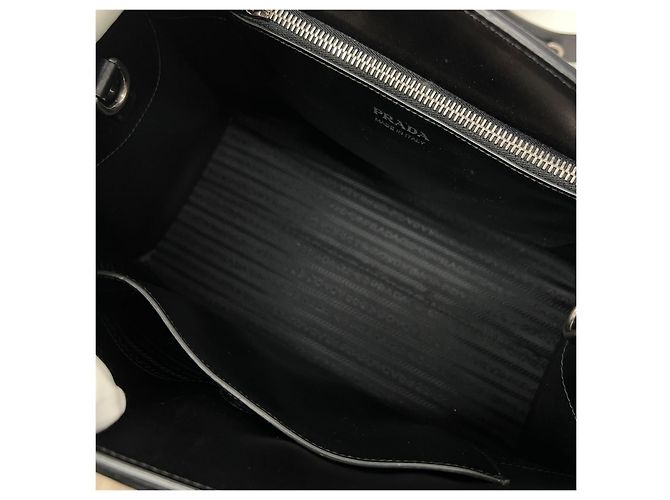 Prada Borsa a spalla Tote Monochrome in Saffiano Nera - vista 10