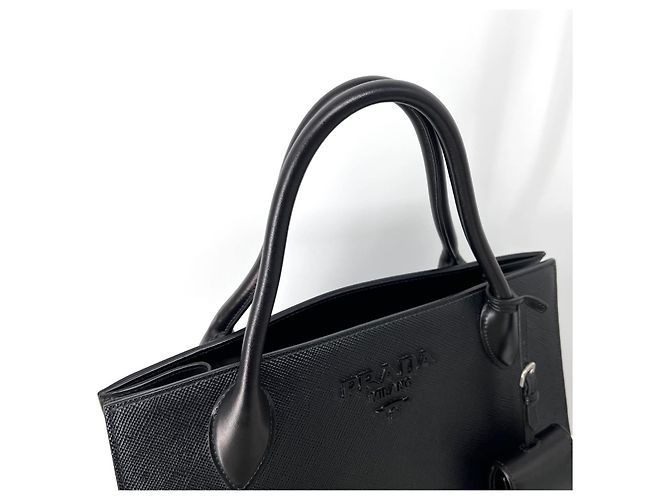 Prada Borsa a spalla Tote Monochrome in Saffiano Nera - vista 7