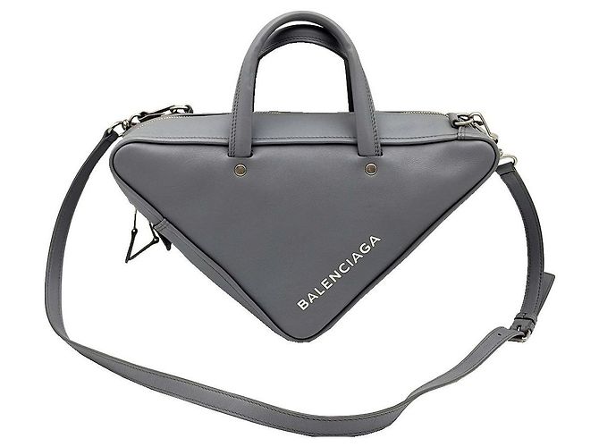 Balenciaga Borsa Duffle Small Triangle in vitello grigio - vista 2