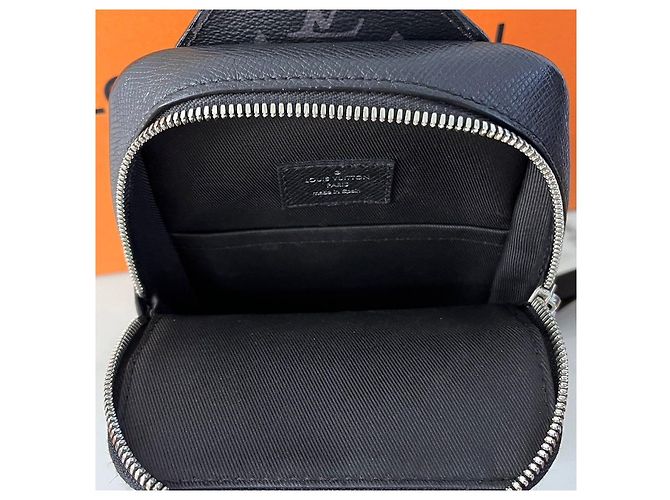 Louis Vuitton Sling Bag Outdoor Monogram Eclipse - vista 5