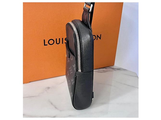 Louis Vuitton Sling Bag Outdoor Monogram Eclipse - vista 7