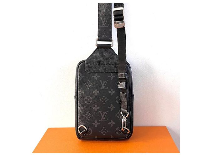 Louis Vuitton Sling Bag Outdoor Monogram Eclipse - vista 8