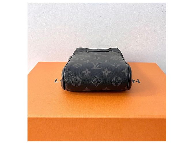Louis Vuitton Sling Bag Outdoor Monogram Eclipse - vista 9