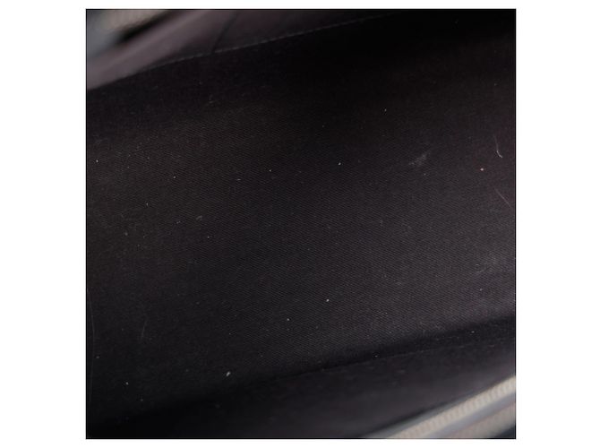 Louis Vuitton Borsa a spalla Brea MM in pelle Epi nera - vista 11