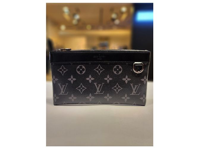 Louis Vuitton Discovery Pochette PM Monogram Eclipse - vista 2