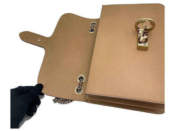 Gucci Bolsa de Ombro com Corrente de Couro Entrelaçada Bege - vista 22