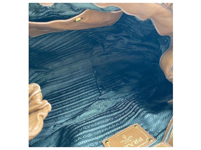 Prada Borsa Tote e Borsa a Tracolla in Pelle Nappa con Nastro, Marrone - vista 10